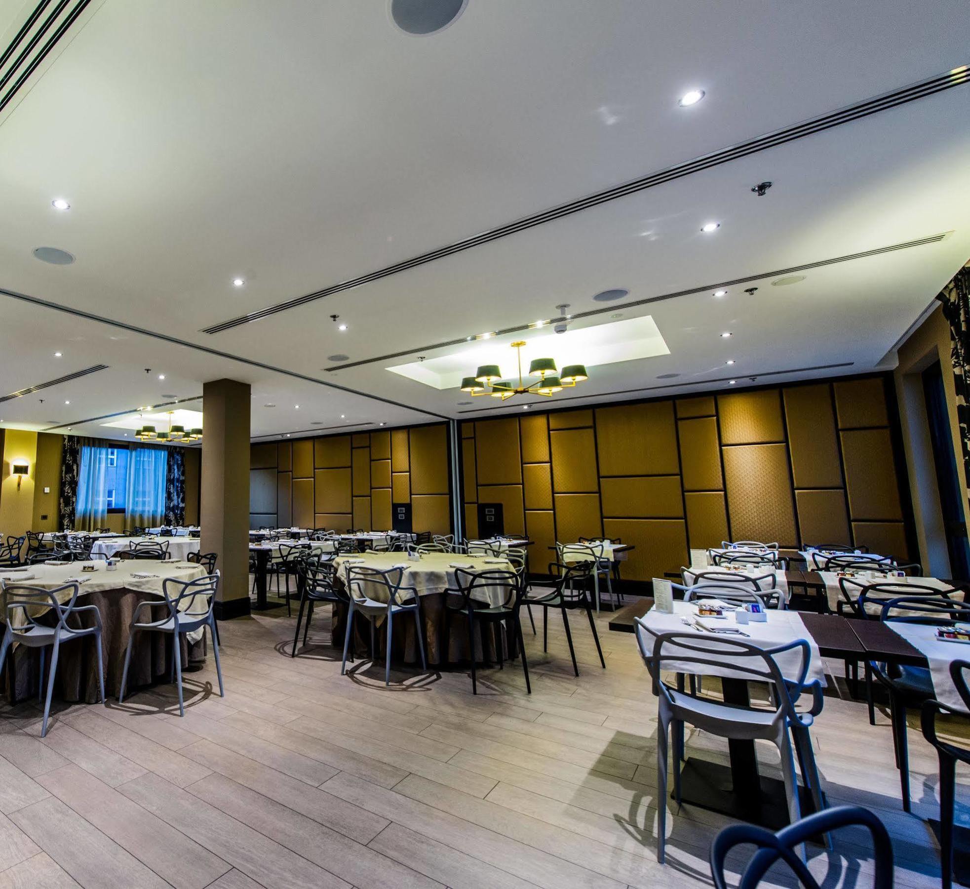 Uptown Palace Milan Luaran gambar