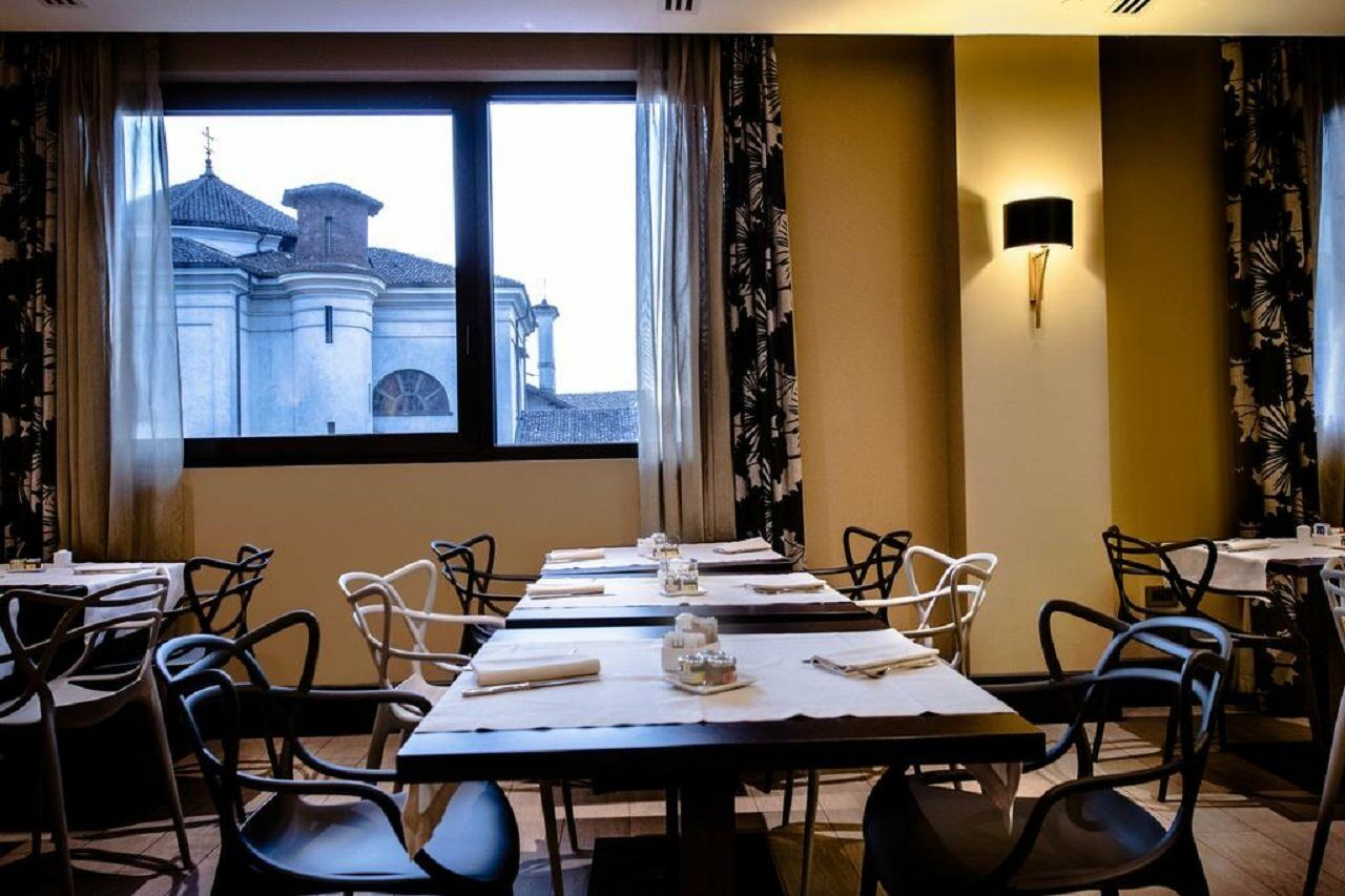 Uptown Palace Milan Luaran gambar